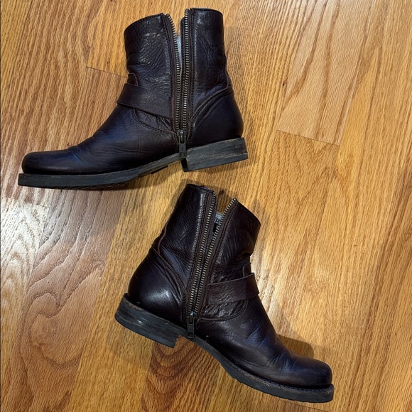 Frye Veronica Dark Brown Ankle Boots - Picture 3 of 10
